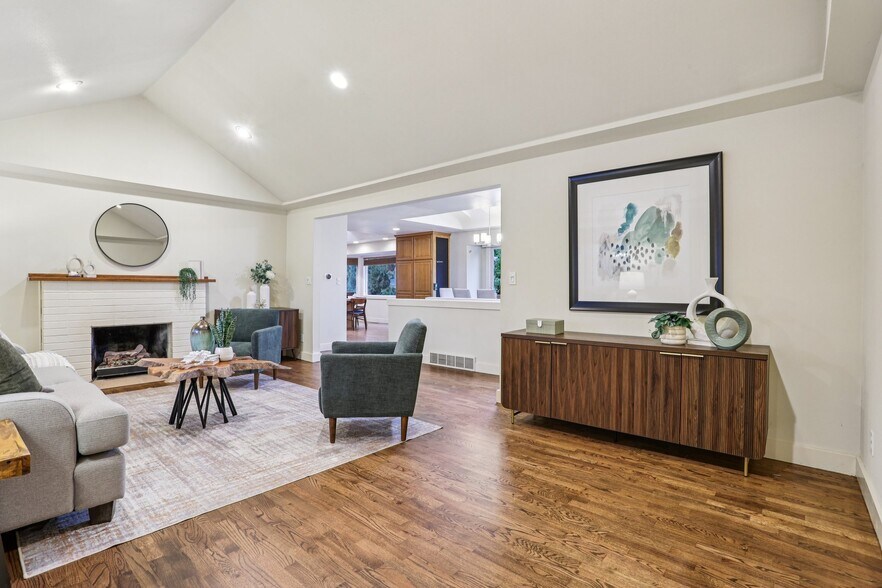 More Photos Of 5733 155th Ave NE, Redmond Apartments For Sale