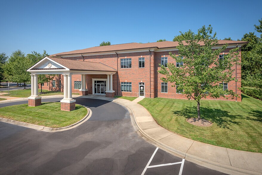 More Photos Of 17220 Northcross Dr, Huntersville Medical For Lease