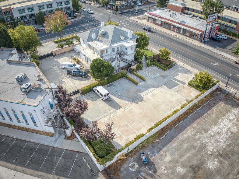 More Photos Of 916 E Divisadero St, Fresno Funeral Home For Sale