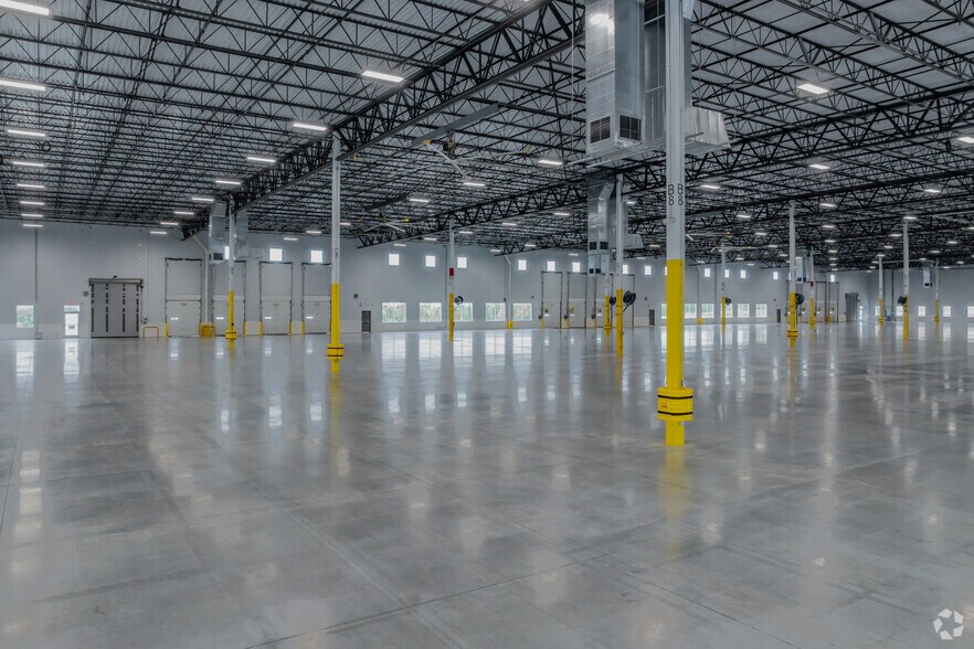 More Photos Of 6422 E Campus Dr, San Antonio Warehouse For Lease