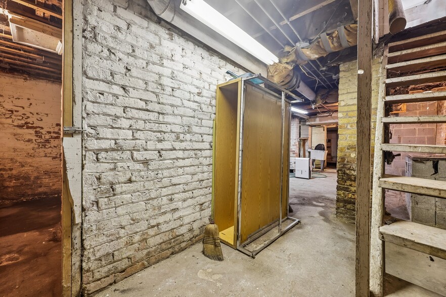 More Photos Of 2710-2712 17th St, Racine Storefront Retail Residential For Sale