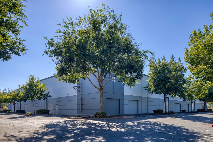 More Photos Of 6301 Florin Perkins Rd, Sacramento Warehouse For Lease