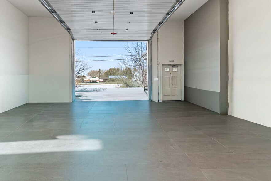 More Photos Of 2108 Broadway, South Portland Light Distribution For Sale
