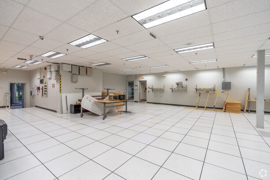 More Photos Of 600 Gemini St, Houston Office For Lease