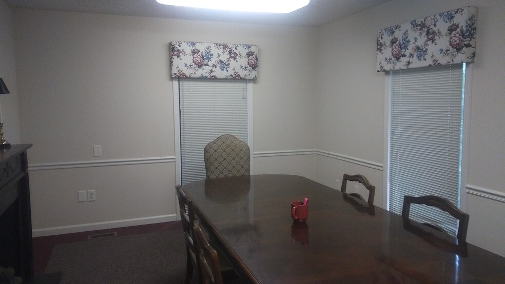 More Photos Of 855 Sunset Dr, Athens Office For Sale