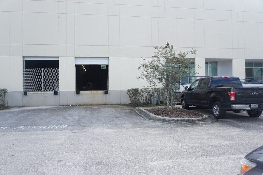 More Photos Of 1700 35th St, Orlando Warehouse For Lease