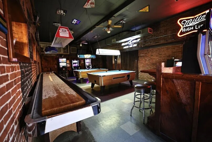 More Photos Of 111 W Adams St, Pittsfield Bar For Sale