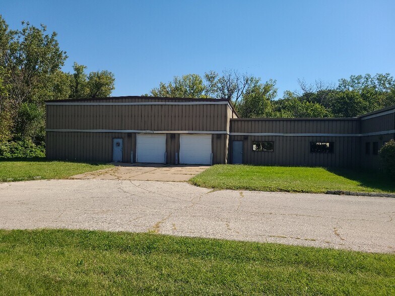 More Photos Of 2501 Martin Luther King Jr Pky, Des Moines Showroom For Lease