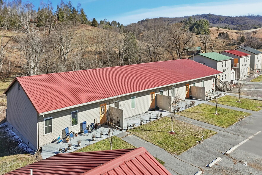 More Photos Of 8703 Highway 19 E, Roan Mountain Apartments For Sale