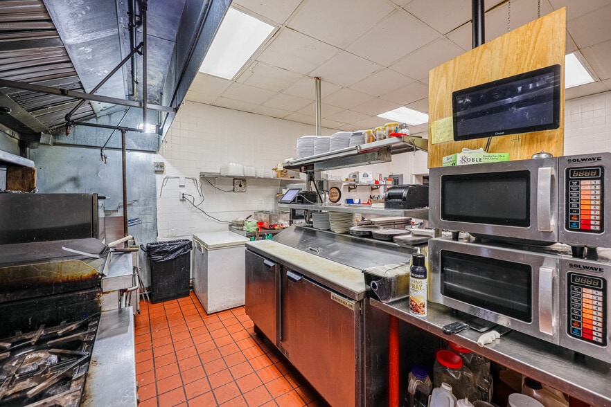 More Photos Of 7100 Sollers Point Rd, Baltimore Restaurant For Sale