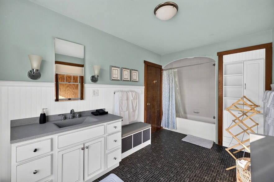 More Photos Of 910 W Market St, Lewisburg Freestanding For Sale