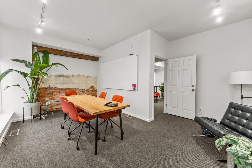 More Photos Of 330 N College Ave, Indianapolis Office For Sale