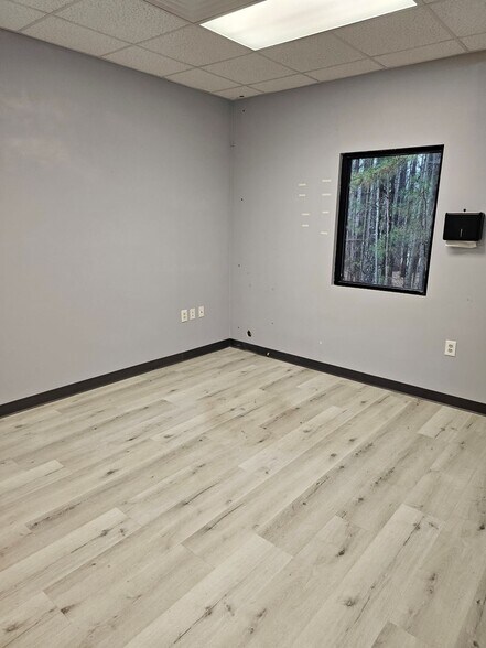 More Photos Of 5509 Radford Rd, Flowery Branch Office For Lease