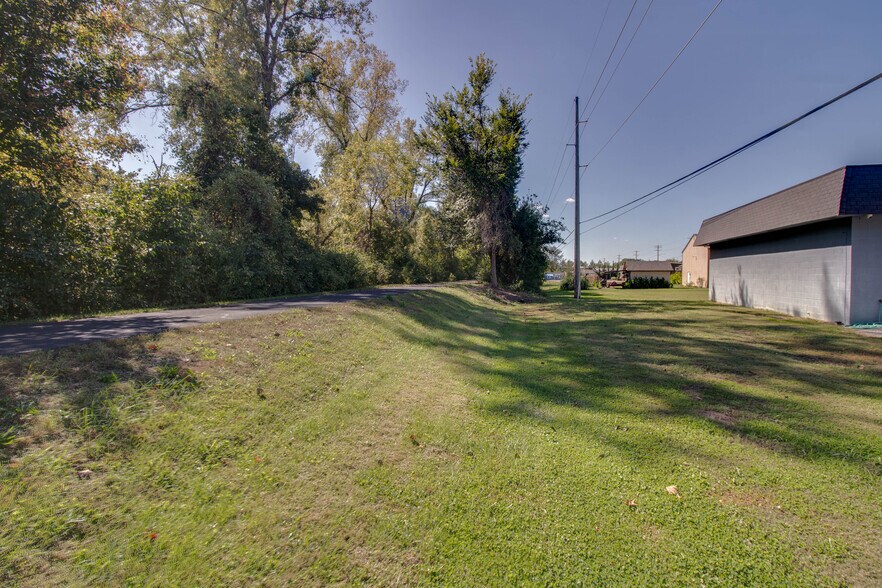 More Photos Of 202 W Main St, Glen Carbon General Retail For Sale