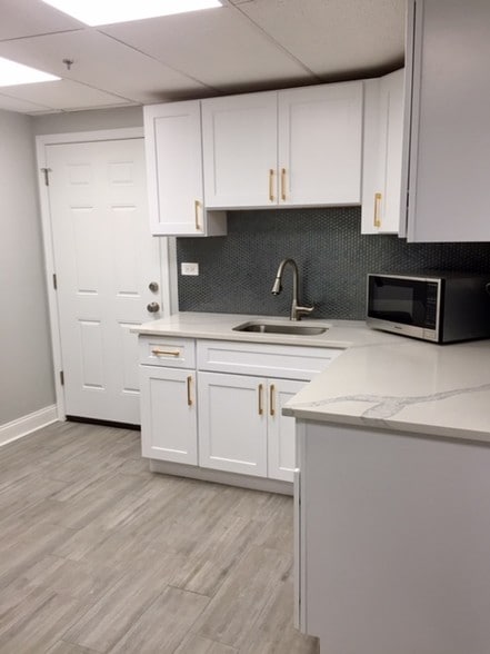More Photos Of 5117 Main St, Downers Grove Storefront Retail Office For Lease