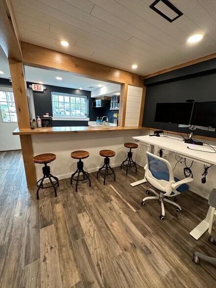More Photos Of 1 Merrimac St, Newburyport Apartments For Lease
