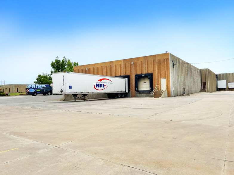 More Photos Of 4601 SW 36th St, Oklahoma City Warehouse For Lease