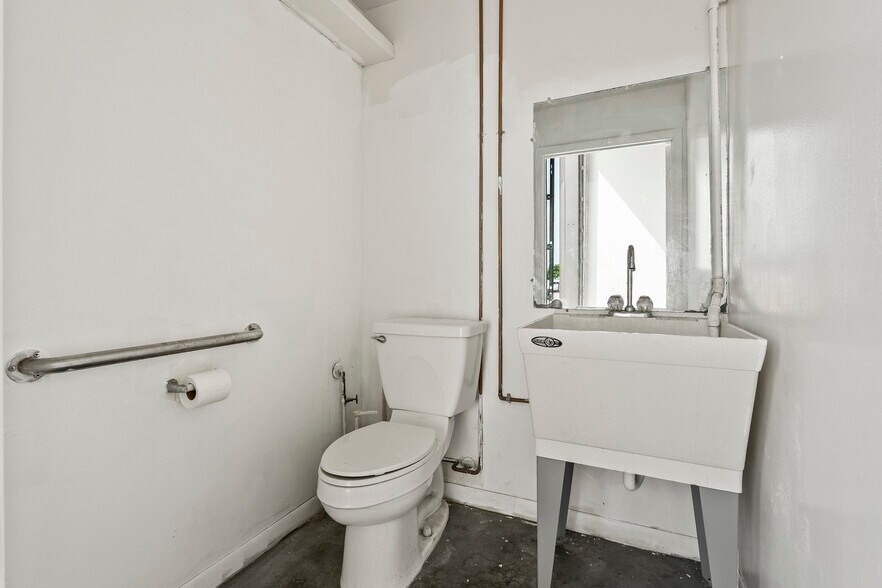 More Photos Of 1501 SE Decker Ave, Stuart Industrial For Sale