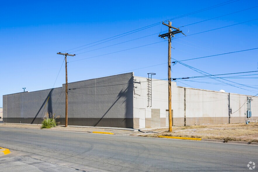 More Photos Of 1011 W Avenue D, Lovington Freestanding For Lease