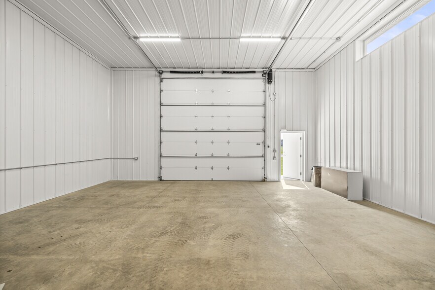 More Photos Of 1836 Ellis Rd, Custer Warehouse For Sale