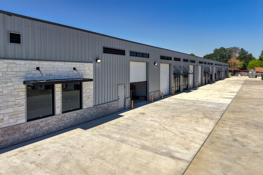 More Photos Of 5342 5th St, Katy Freestanding For Lease