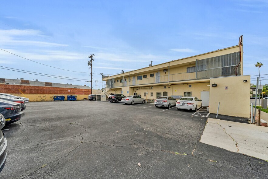 More Photos Of 2610 W Imperial Hwy, Hawthorne Storefront Retail Office For Lease