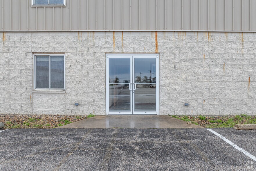 More Photos Of 844 W Birchwood, Morton Warehouse For Sale