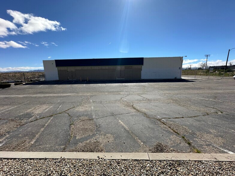 More Photos Of 15095 7th St, Victorville Light Distribution For Sale