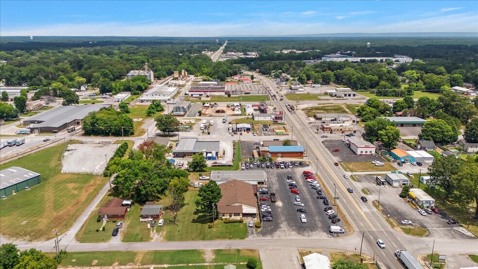 More Photos Of 201 E Carroll St, Tullahoma Auto Dealership For Sale