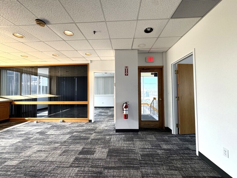 More Photos Of 4 Betty St, Everett Flex For Lease