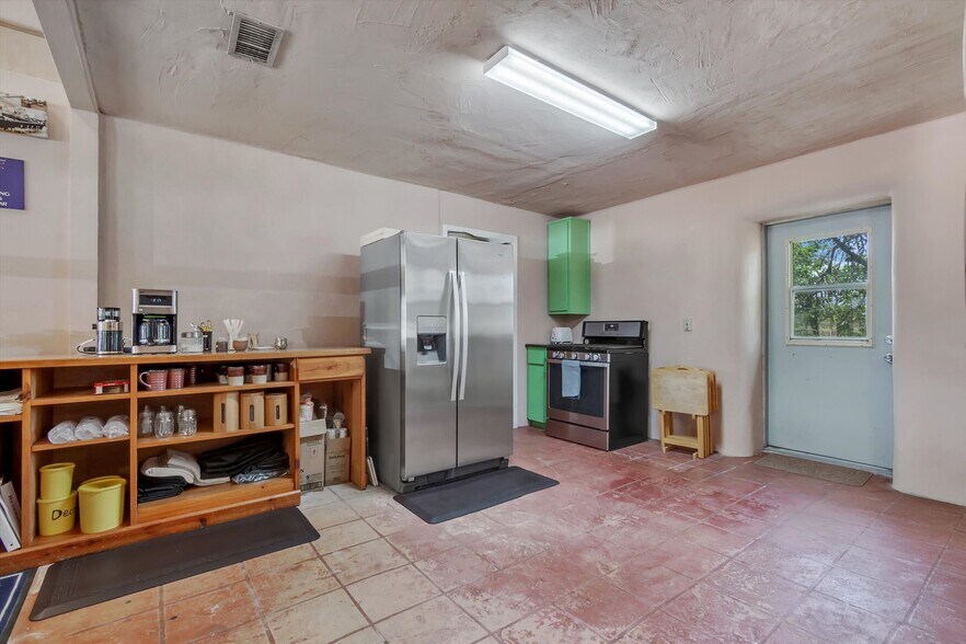 More Photos Of 4002 E Highway 290, Dripping Springs Freestanding For Sale