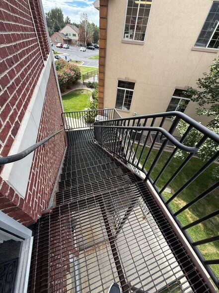 More Photos Of 20 W Main St, Alpine Unknown For Lease