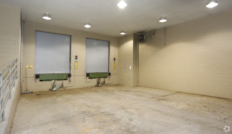 More Photos Of 1 W Fourth St, Winston-Salem Office For Lease