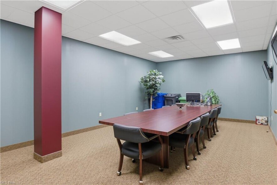 More Photos Of 319 Howard Dr, Sandusky Office For Sale