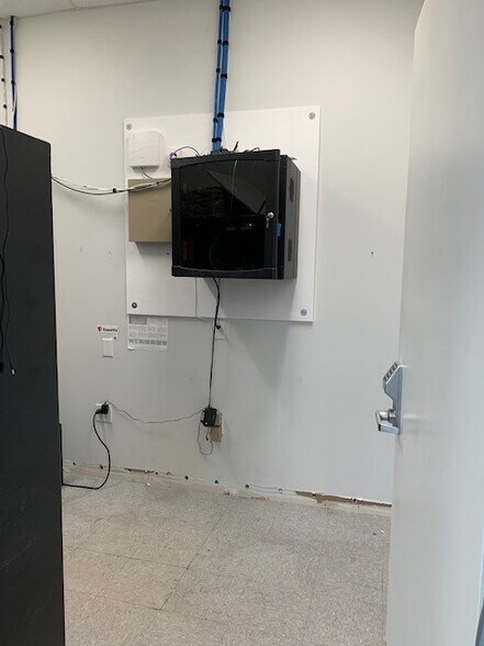 More Photos Of 3800 W Old Shakopee Rd, Bloomington Unknown For Lease