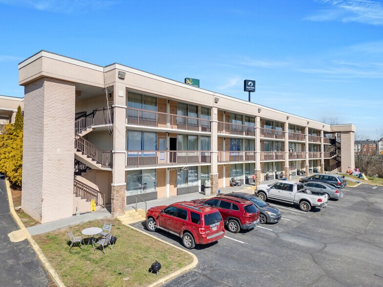 More Photos Of 1014 Cosby Hwy, Newport Hotel For Sale