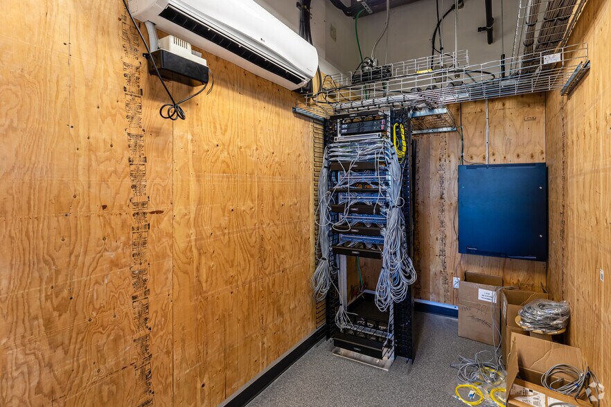 More Photos Of 750 & 770 Palladium Dr, Ottawa Unknown For Lease