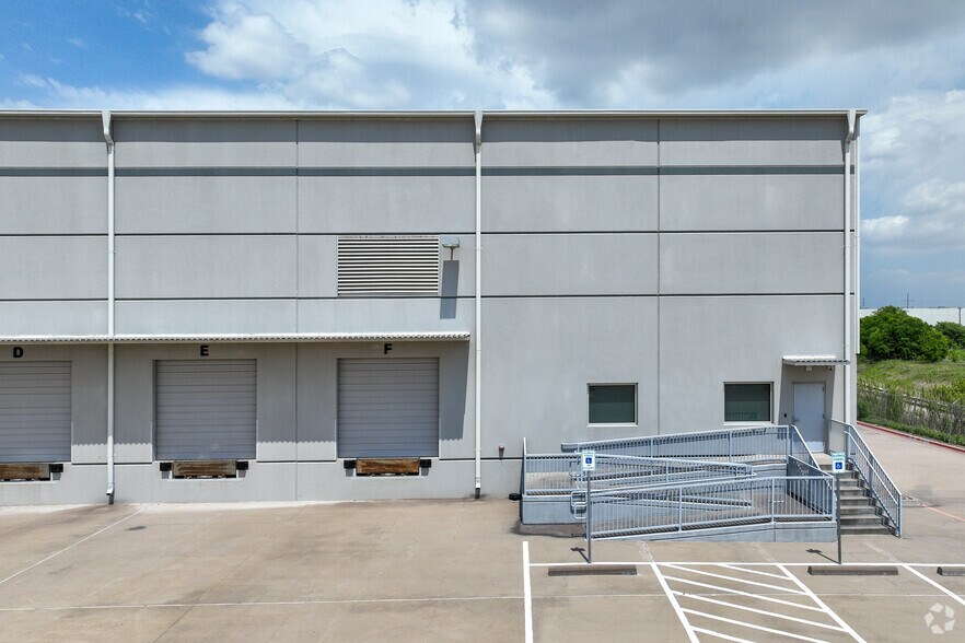 More Photos Of 6801 Snowden Rd, Fort Worth Industrial For Sale