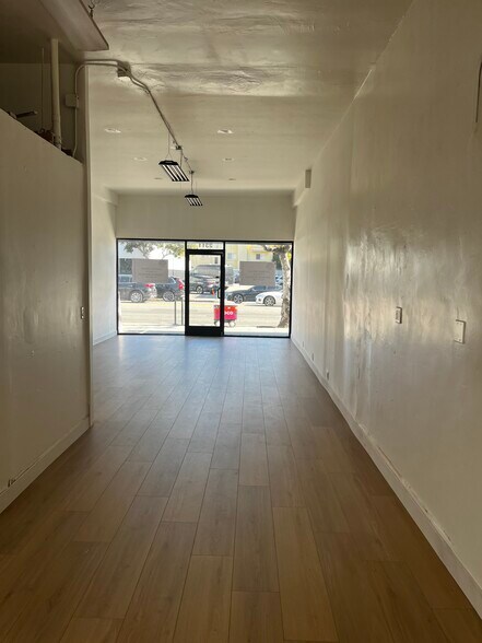 More Photos Of 2307-2315 Santa Monica Blvd, Santa Monica Storefront For Lease