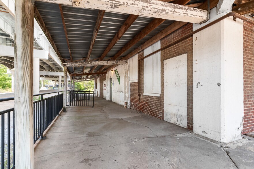 More Photos Of 713 E Austin Blvd, Nevada Warehouse For Lease