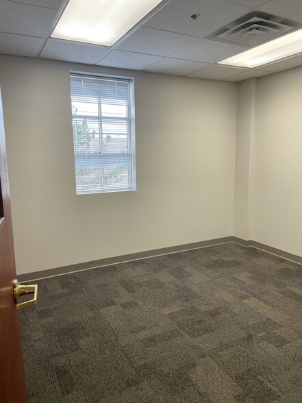 More Photos Of 2620 Kessler Blvd E, Indianapolis Medical For Lease