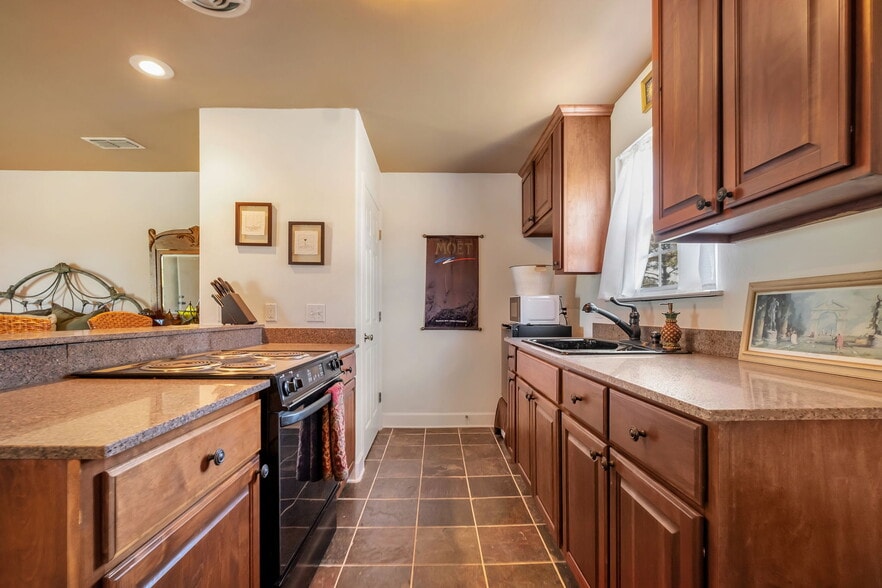 More Photos Of 4004 Golf Course Rd, Perry Lodge Meeting Hall For Sale