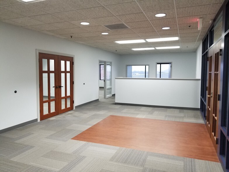 More Photos Of 16-20 NW 3rd St, Evansville Office For Lease