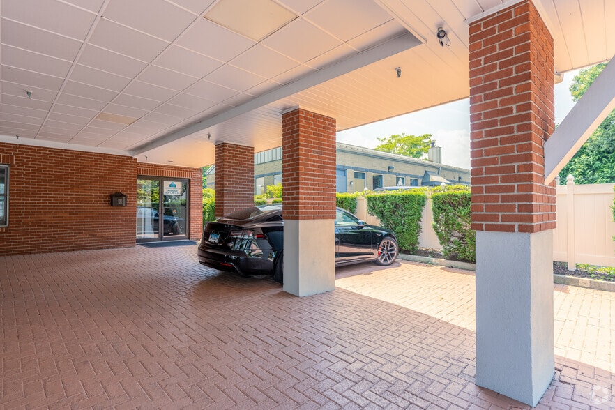 More Photos Of 411 Meadow St, Fairfield Office For Lease