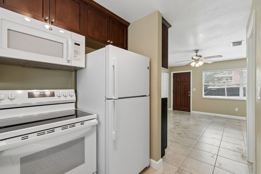 More Photos Of 2307 Bay Blvd, Indian Rocks Beach Apartments For Sale