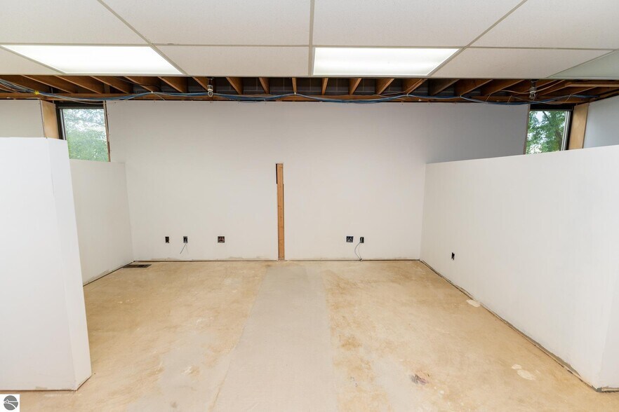 More Photos Of 910 Industrial Dr, Mount Pleasant Warehouse For Sale