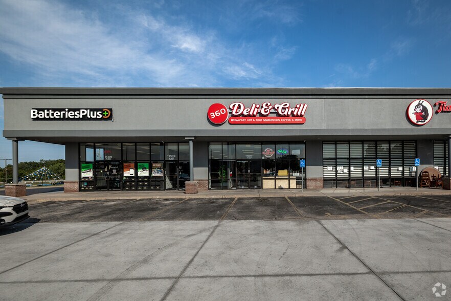 More Photos Of 11309 E Kellogg Dr, Wichita Freestanding For Lease