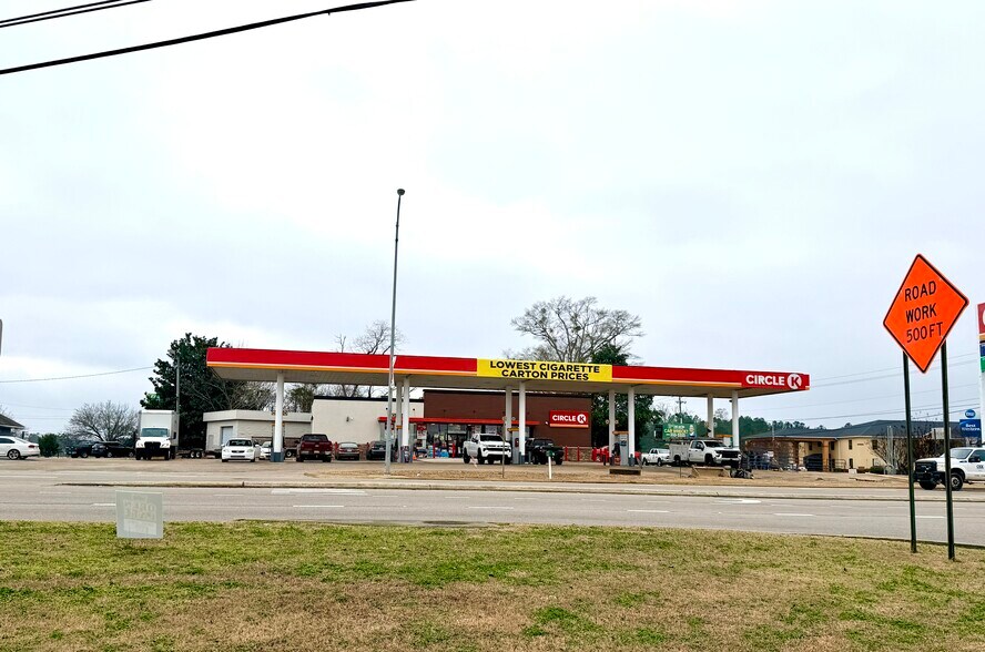 More Photos Of 1007 Fort Dale Rd, Greenville Service Station For Sale