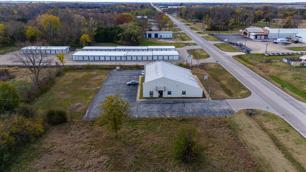 More Photos Of 3802 S Santa Fe Ave, Chanute Medical For Sale