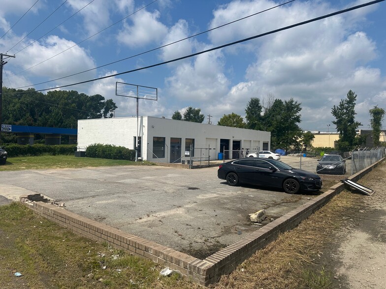 Primary Photo Of 751 Greenlawn Dr, Columbia Auto Repair For Sale